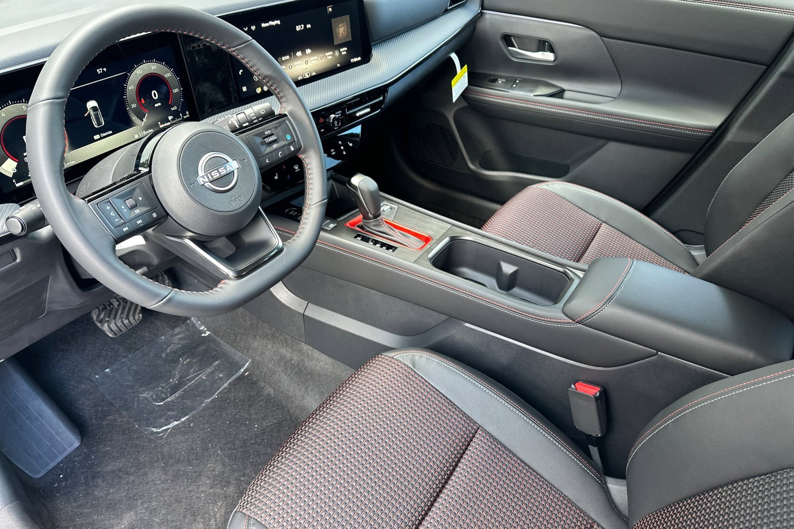 New 2026 Nissan Kicks SR w/ Cold Weather Package image 7