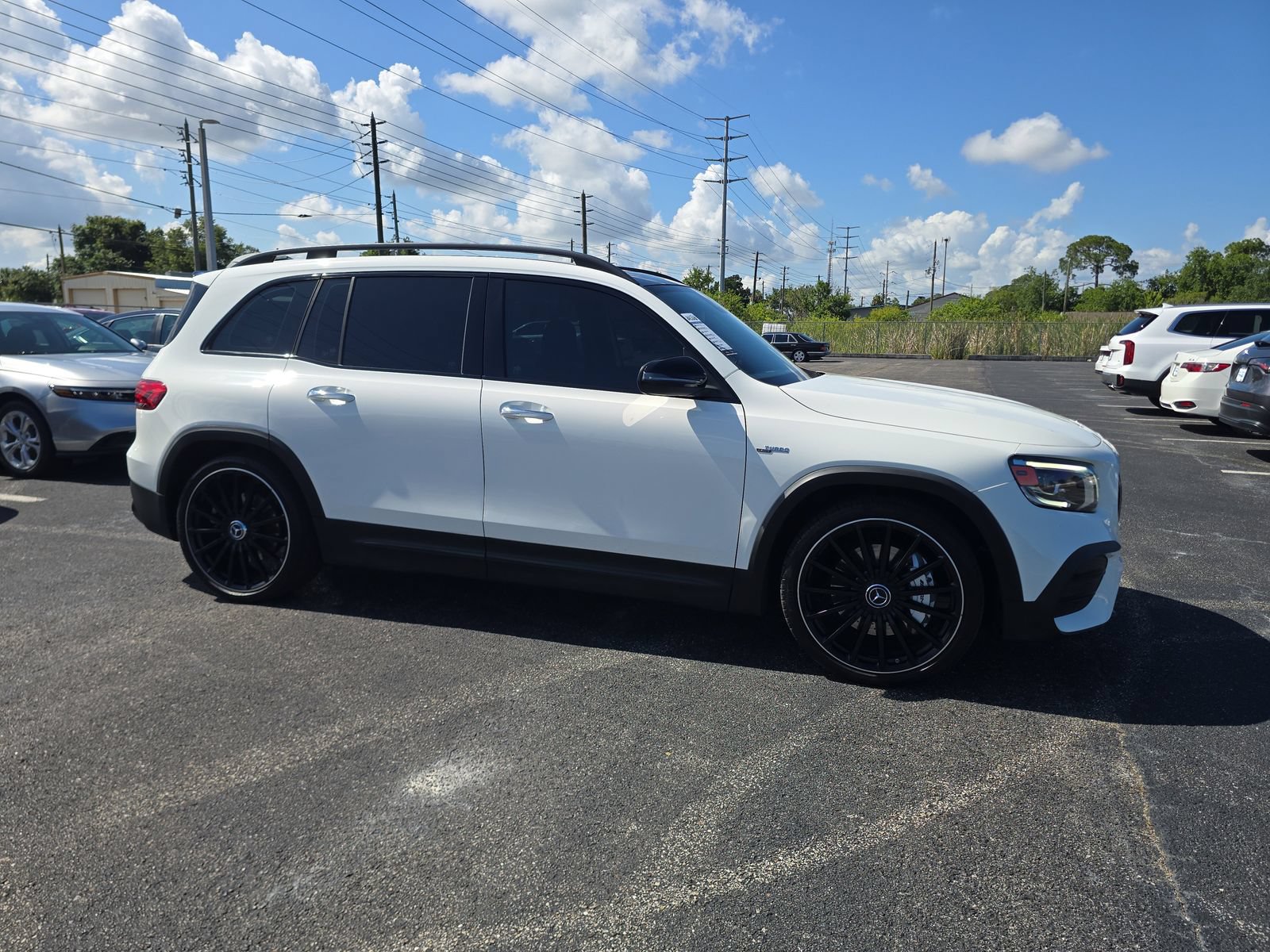 Used 2021 Mercedes-Benz GLB 35 AMG 4MATIC image 2