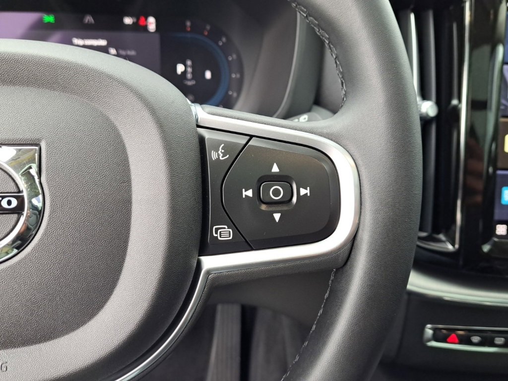 Used 2023 Volvo XC60 B5 Core w/ Protection Package Premier image 20