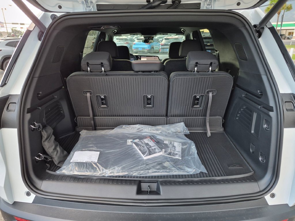 New 2026 Chevrolet Traverse LT w/ LPO, Floor Liner Package FWD image 27