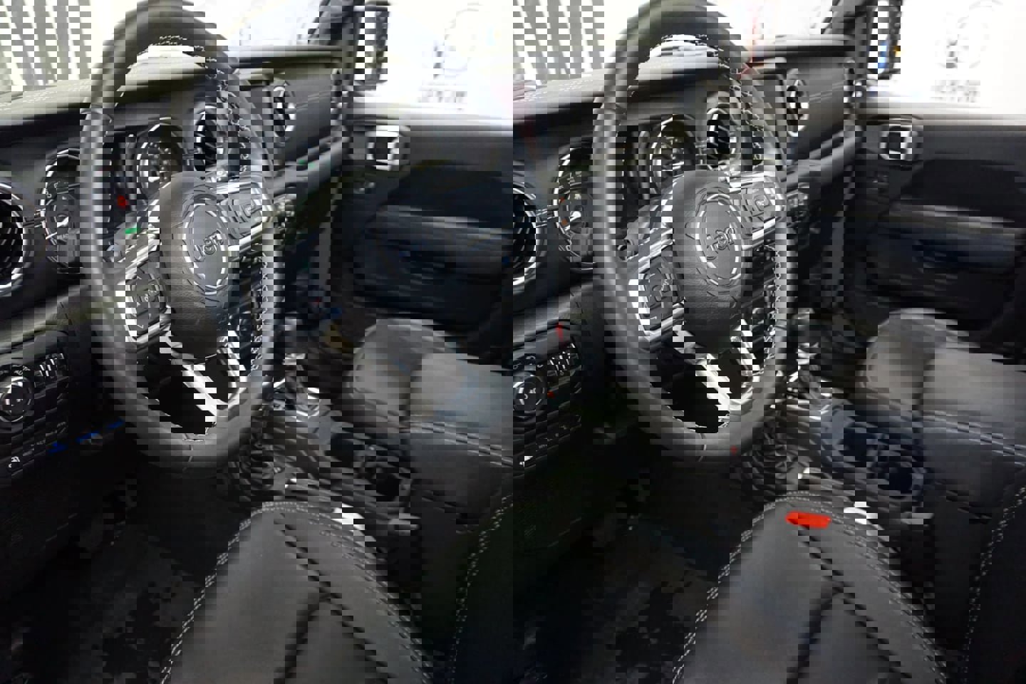 Used 2022 Jeep Wrangler Unlimited Sahara image 8