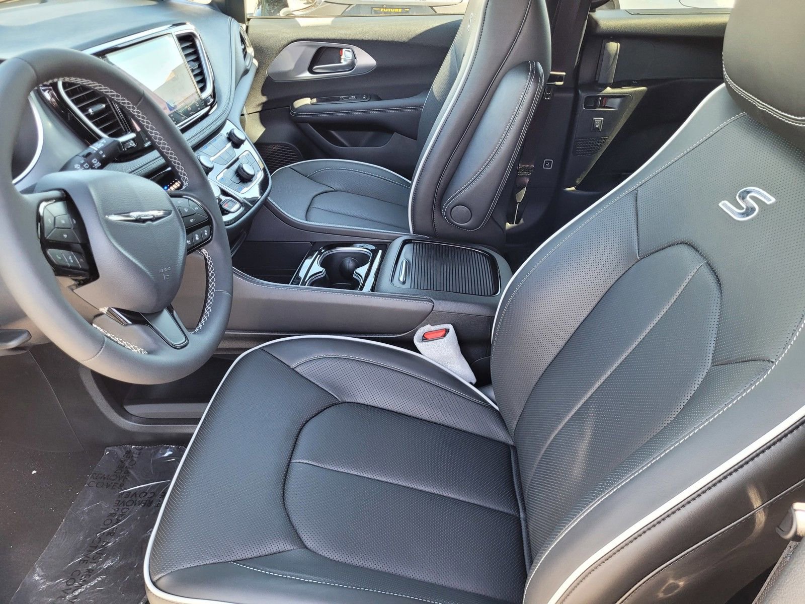 New 2026 Chrysler Pacifica Limited w/ S Appearance Package image 12