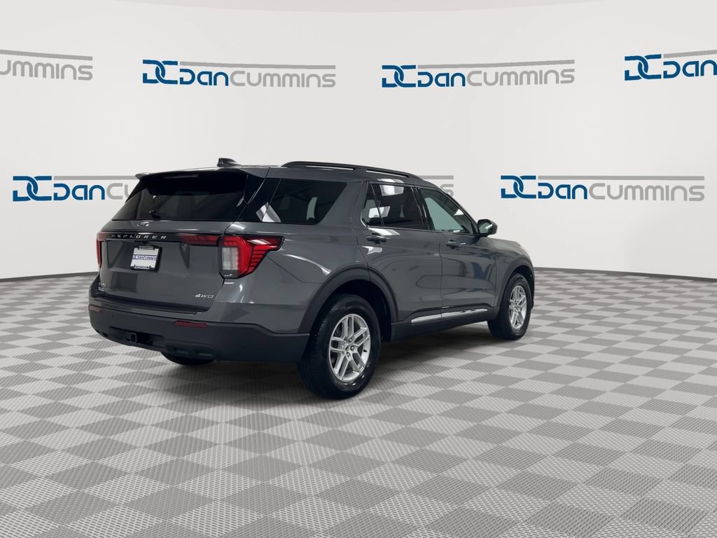 Used 2025 Ford Explorer Active AWD/4WD image 8