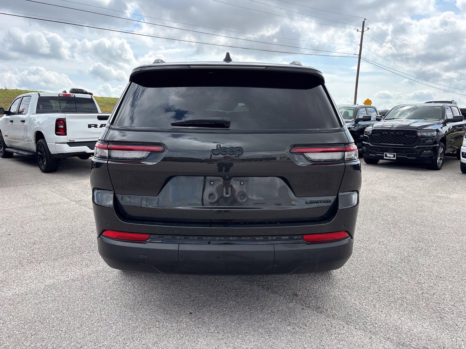 Used 2024 Jeep Grand Cherokee L Limited w/ Black Appearance Package RWD image 5