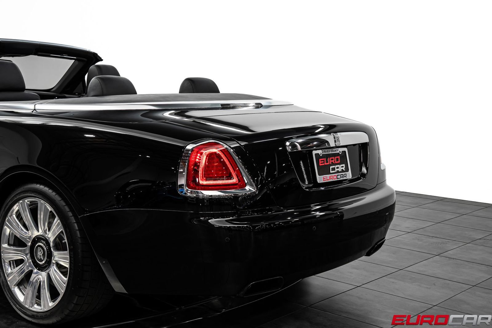 Used 2017 Rolls-Royce Dawn RWD image 19