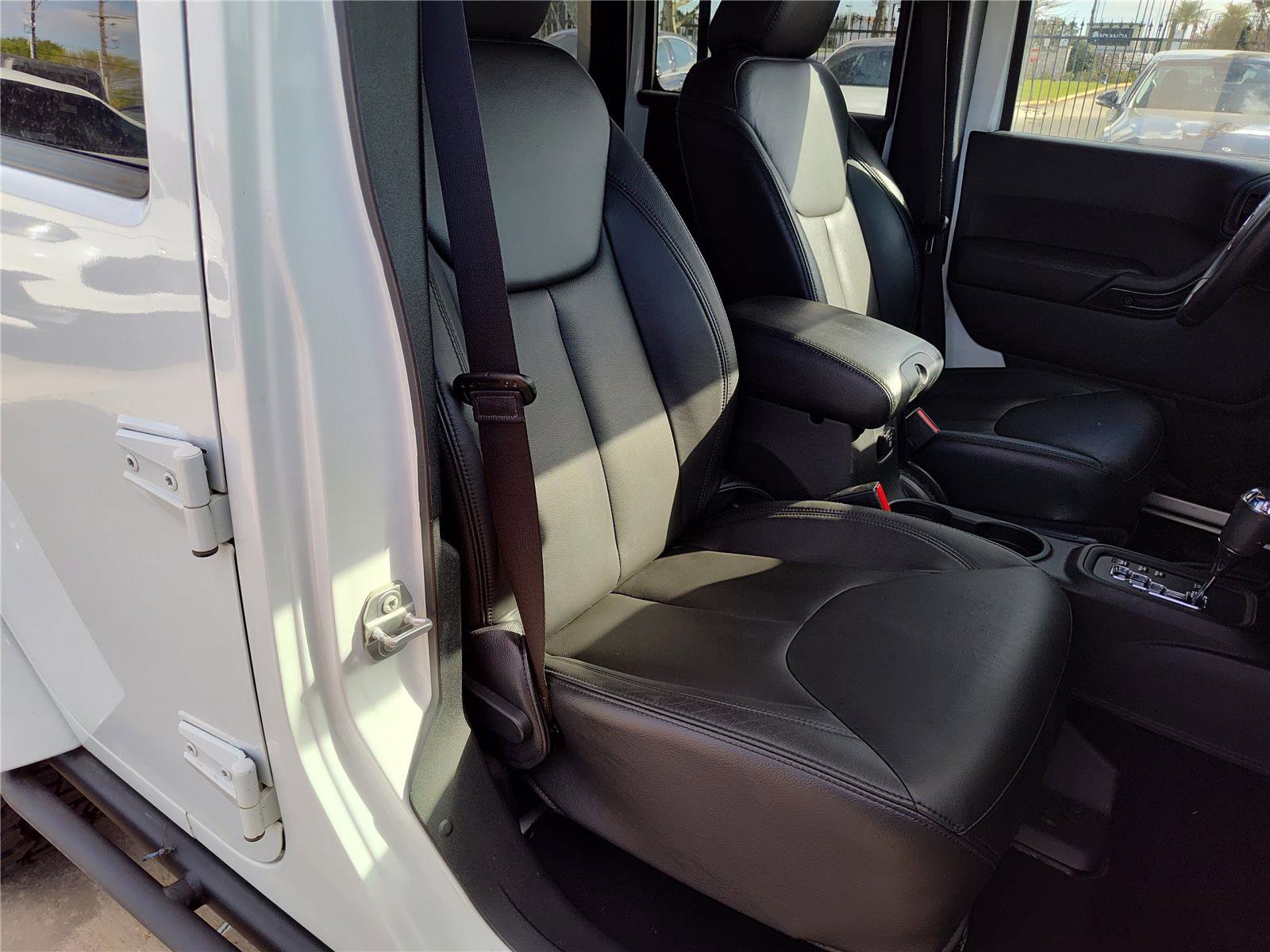 Used 2015 Jeep Wrangler Altitude image 20