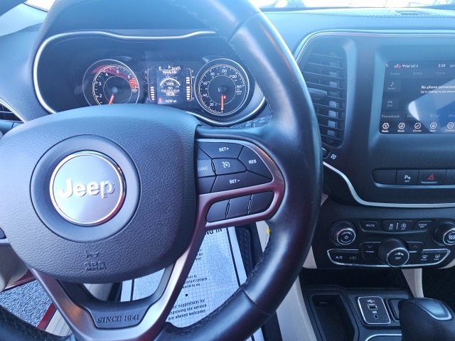 Used 2020 Jeep Cherokee Latitude w/ Cold Weather Group image 18