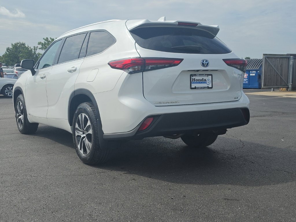Used 2022 Toyota Highlander XLE AWD/4WD image 5