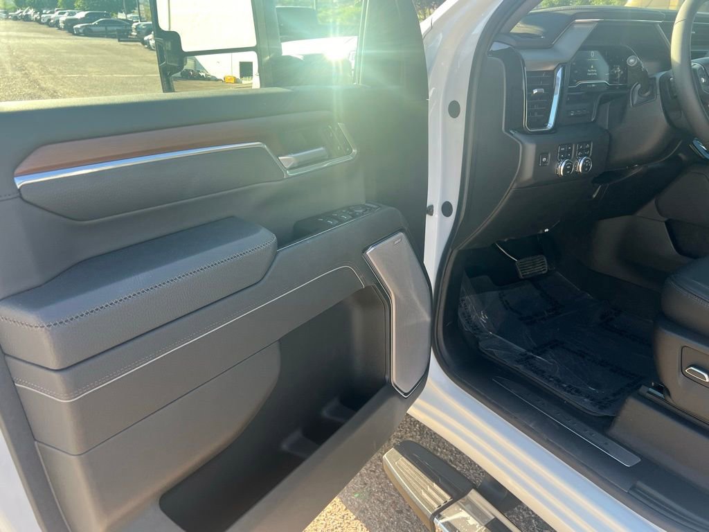 New 2025 GMC Sierra 2500 Denali w/ Denali Reserve Package image 6