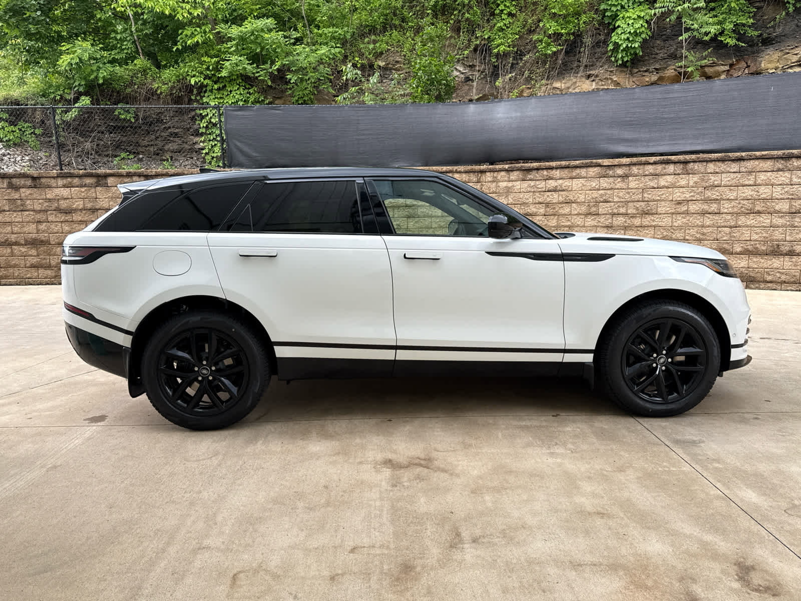 New 2026 Land Rover Range Rover Velar Dynamic SE image 7