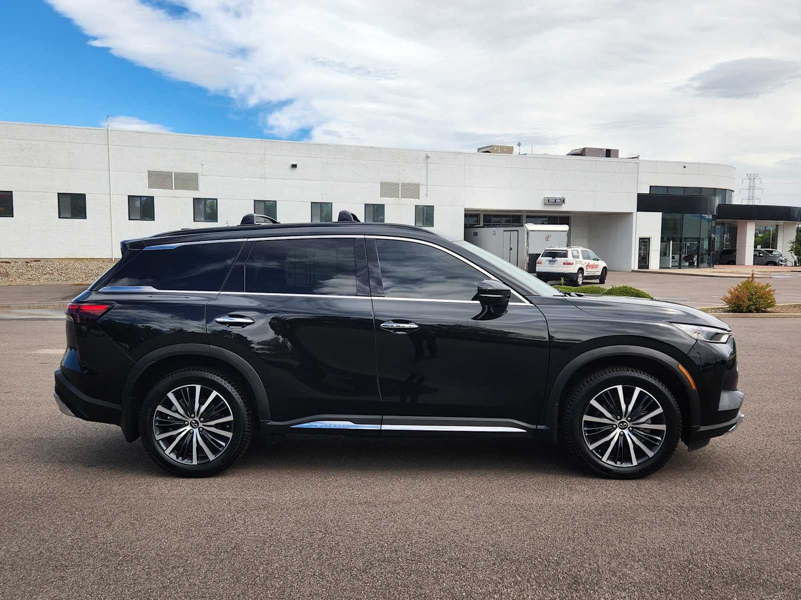 Used 2022 INFINITI QX60 Autograph w/ Cargo Package AWD/4WD image 2