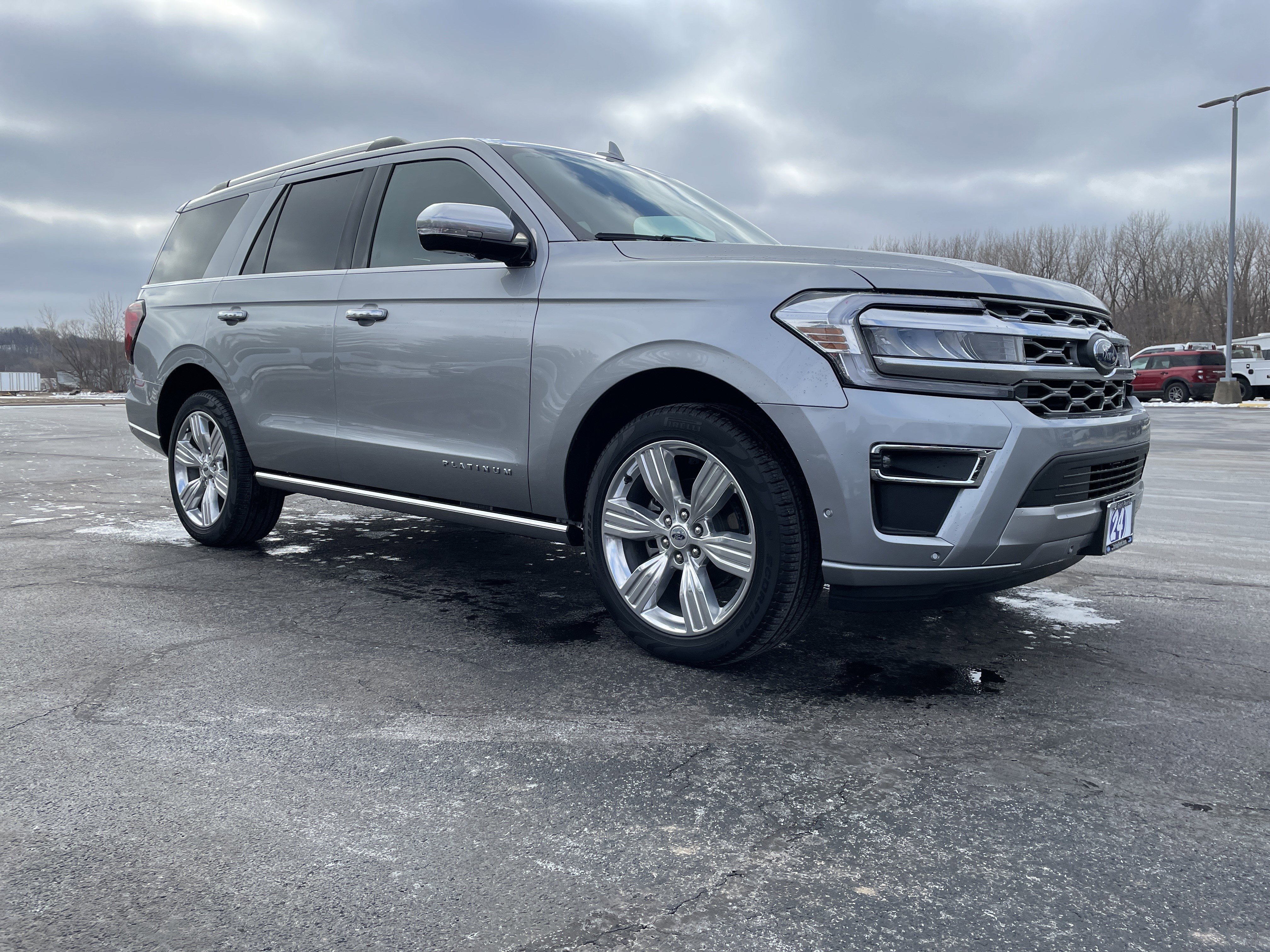 Used 2024 Ford Expedition Platinum image 7