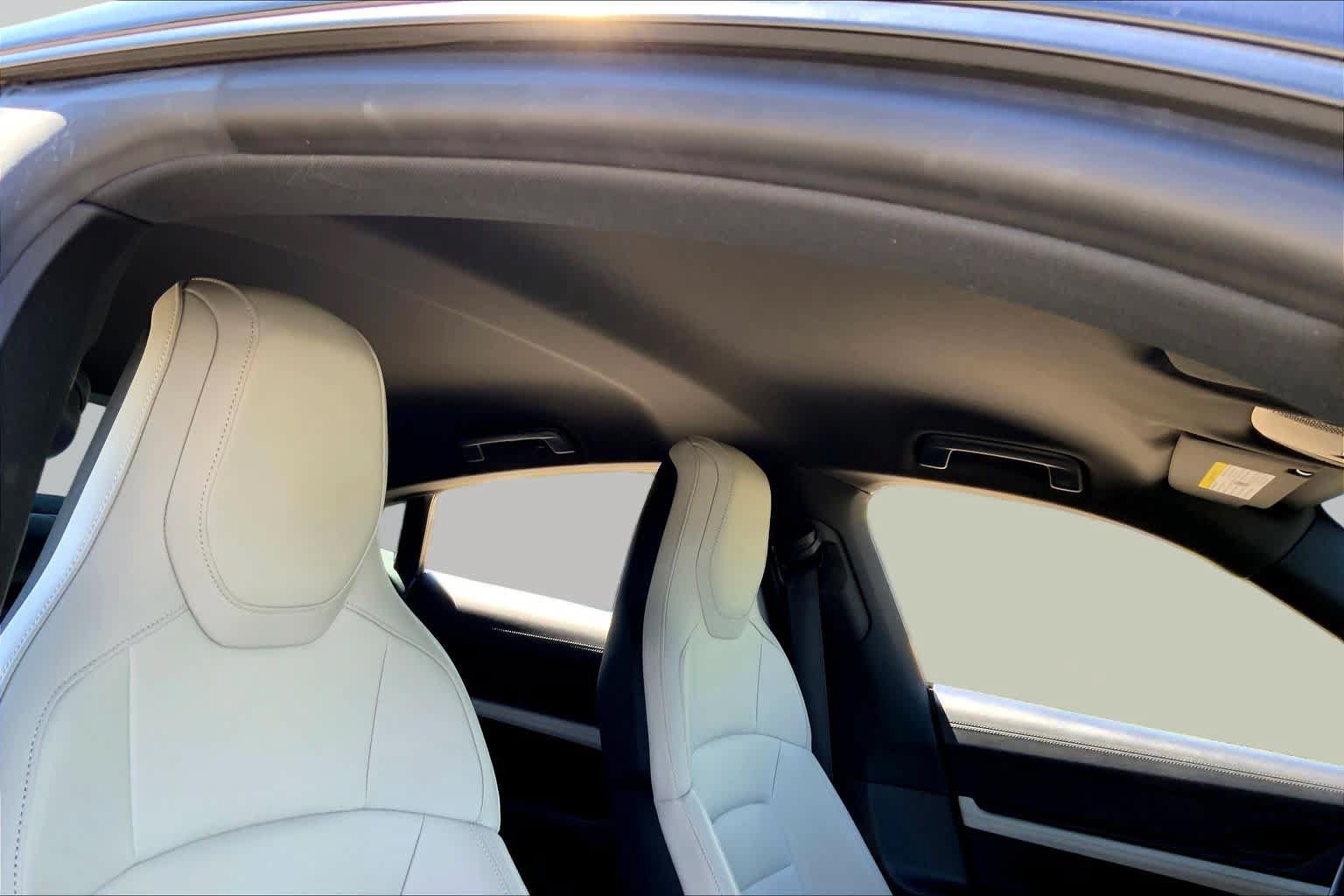 Used 2022 Porsche Taycan RWD image 12