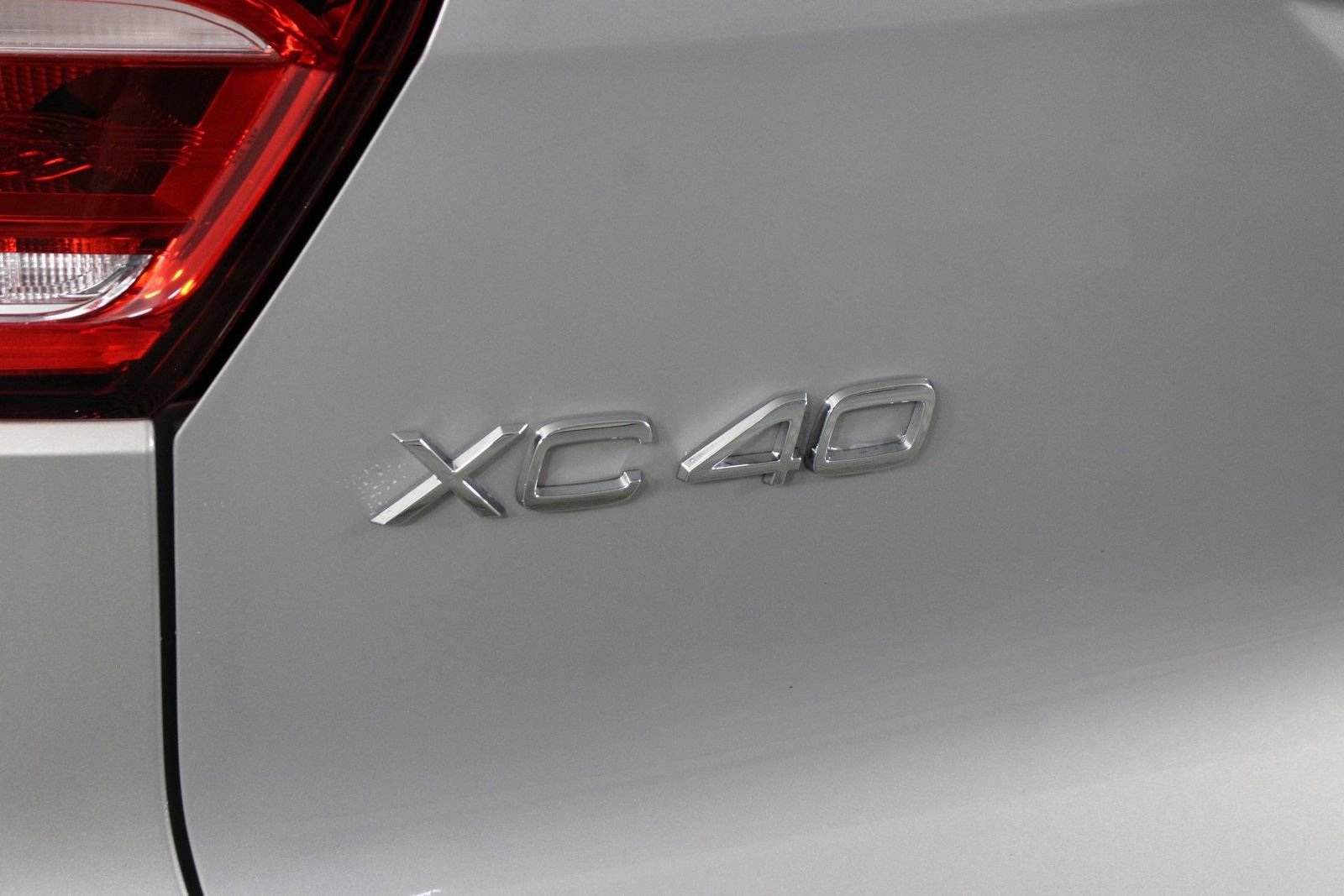 Certified 2023 Volvo XC40 B5 Ultimate w/ Protection Package Premier AWD/4WD image 19
