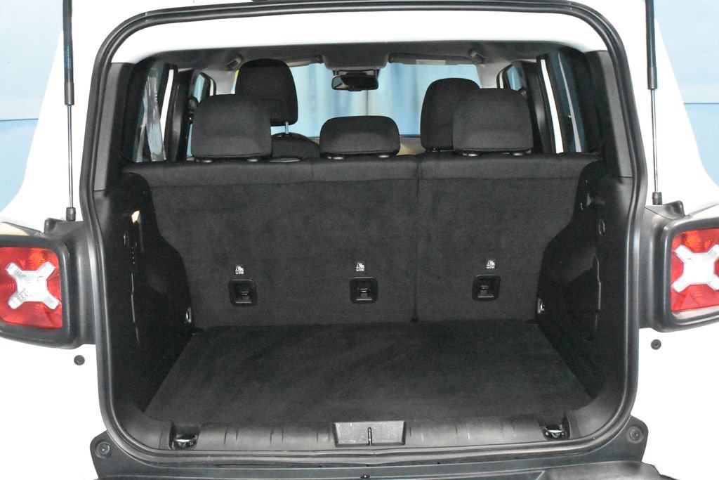 Used 2023 Jeep Renegade Trailhawk AWD/4WD image 28