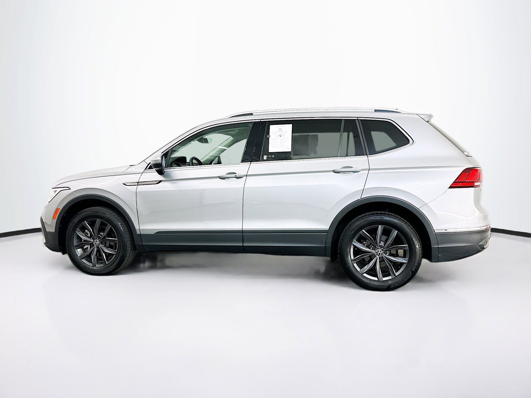 Used 2022 Volkswagen Tiguan SE image 4