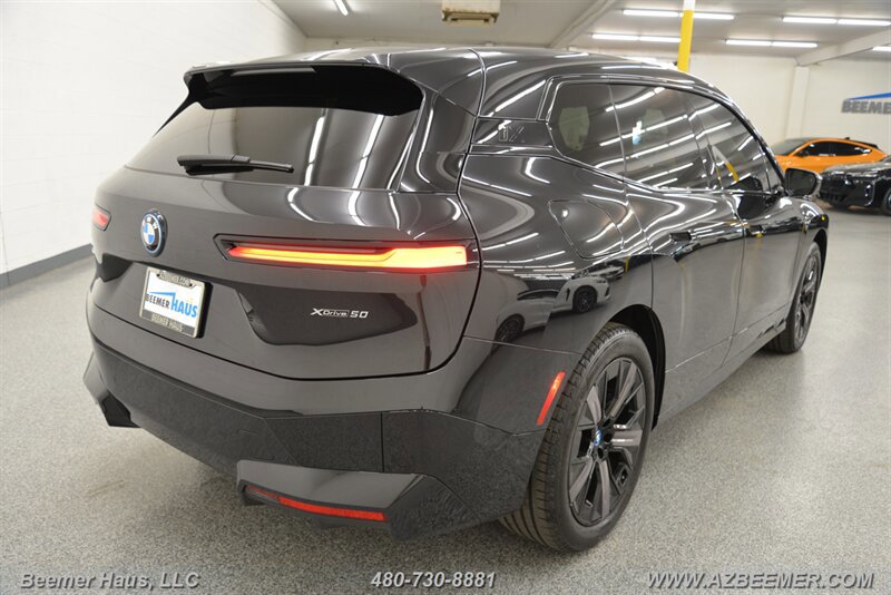 Used 2024 BMW iX xDrive50 w/ Sport Package AWD/4WD image 6