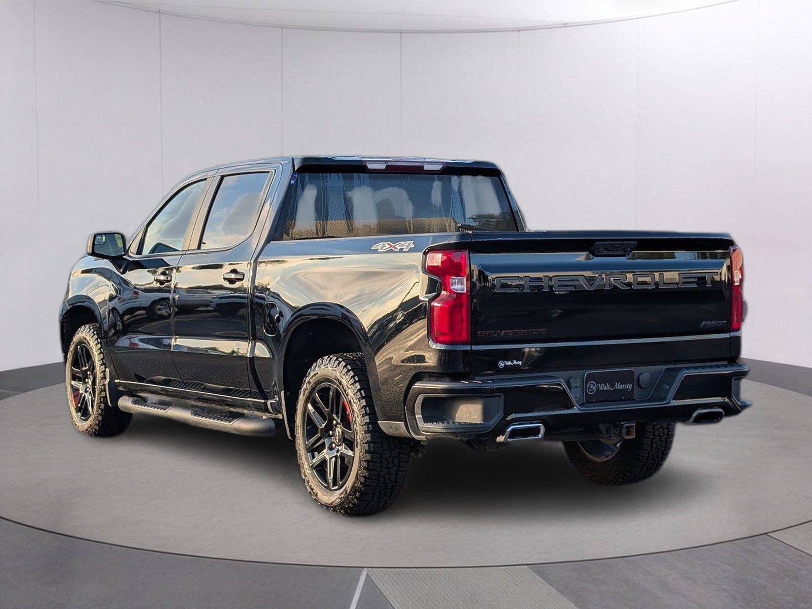 Used 2023 Chevrolet Silverado 1500 RST w/ Redline Edition AWD/4WD image 3