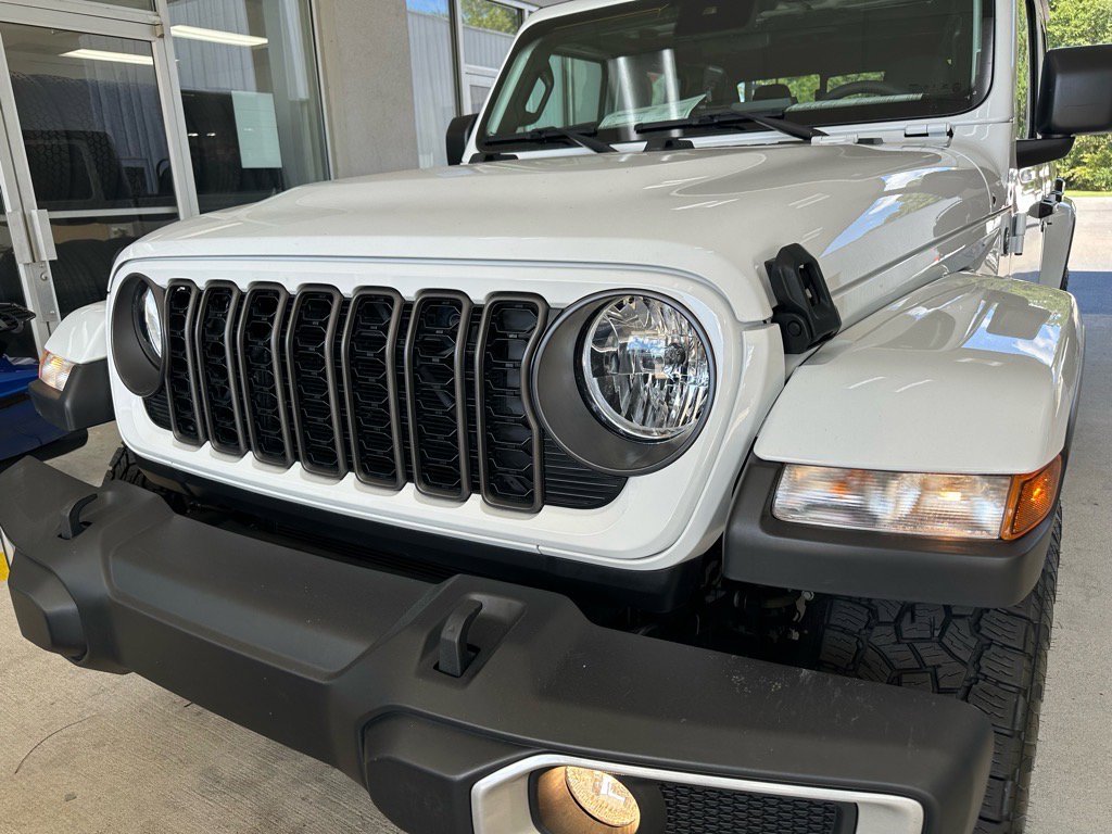 Used 2024 Jeep Gladiator Sport