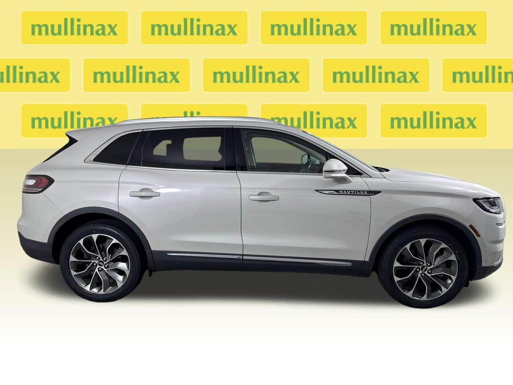 Used 2022 Lincoln Nautilus Reserve FWD image 2