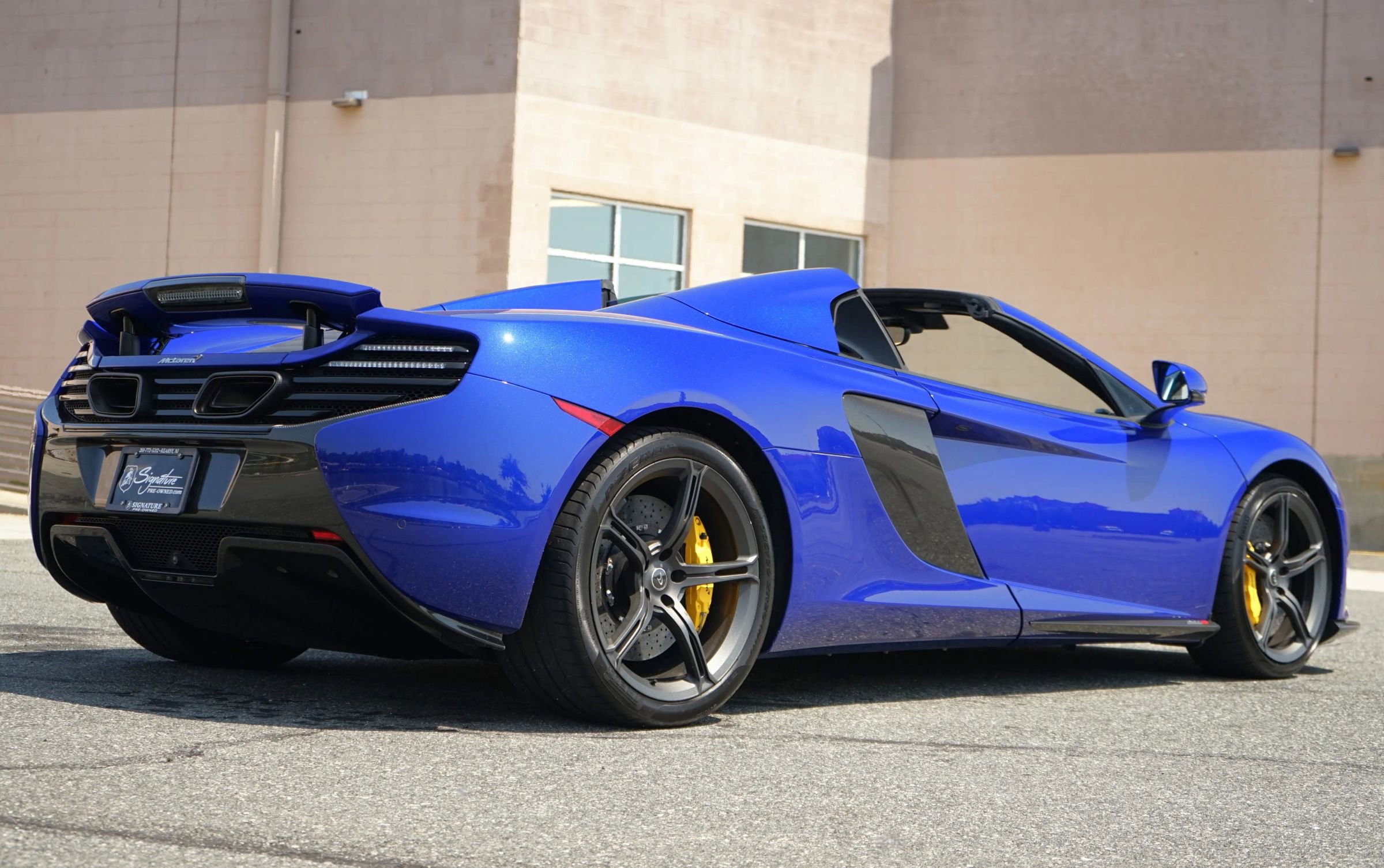 Used 2015 McLaren 650S Spider image 8