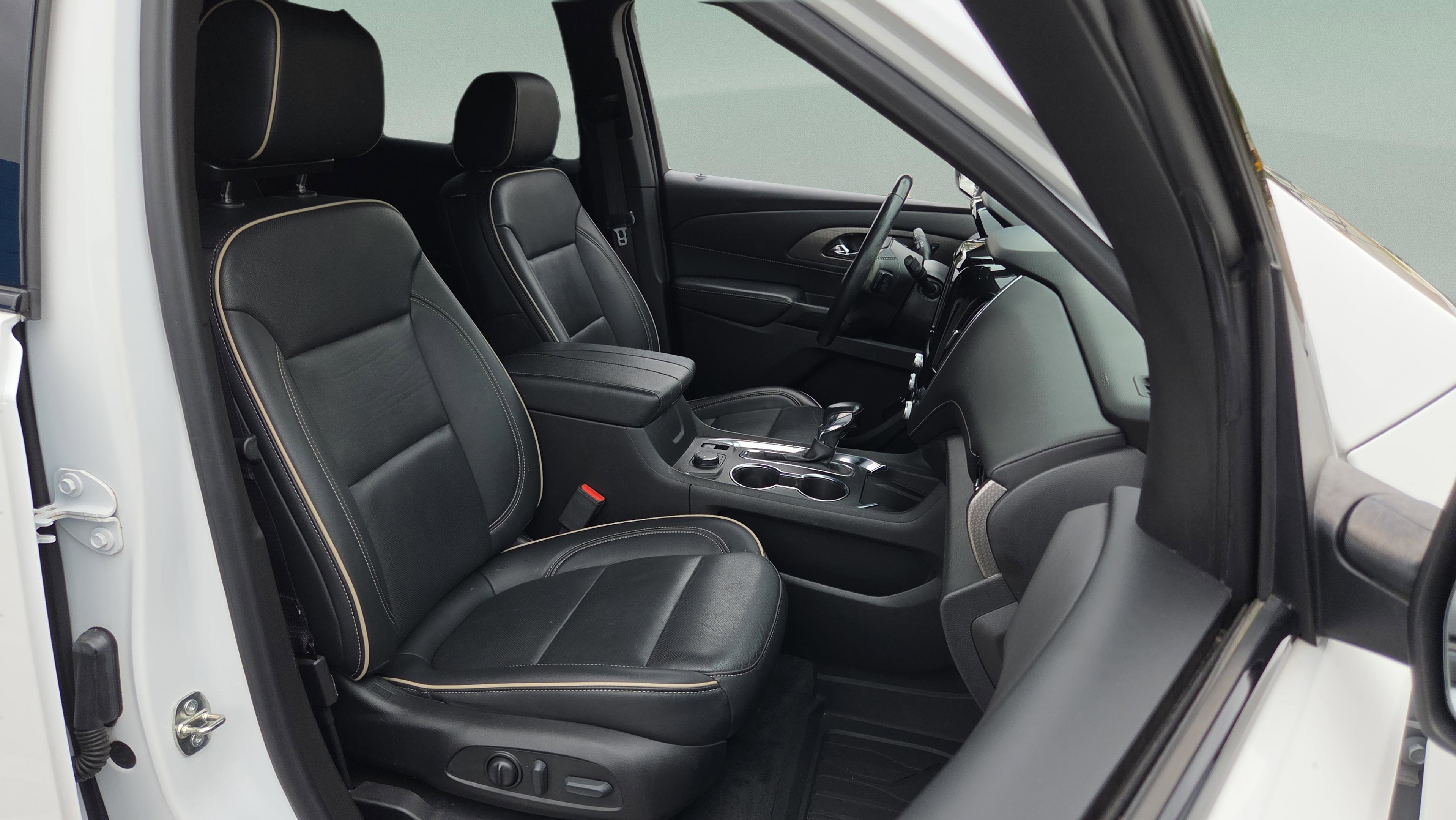 Used 2022 Chevrolet Traverse Premier w/ Redline Edition FWD image 15