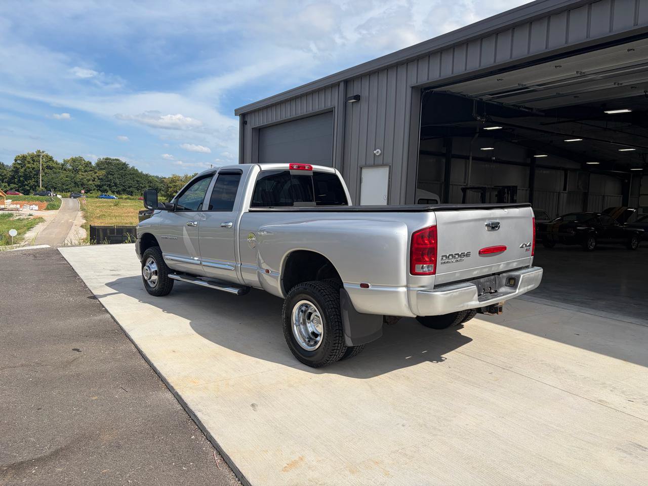 Used 2004 Dodge Ram 3500 Truck SLT w/ Sport Appearance Group AWD/4WD image 3