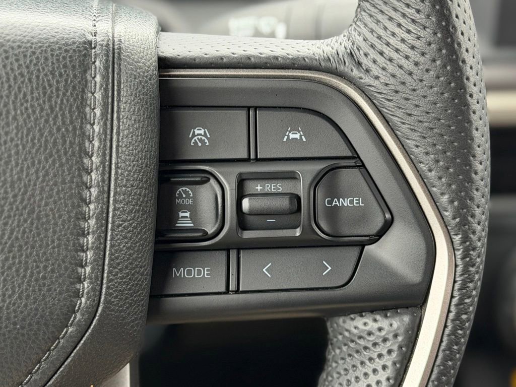 Used 2025 Toyota Tacoma SR5 AWD/4WD image 10