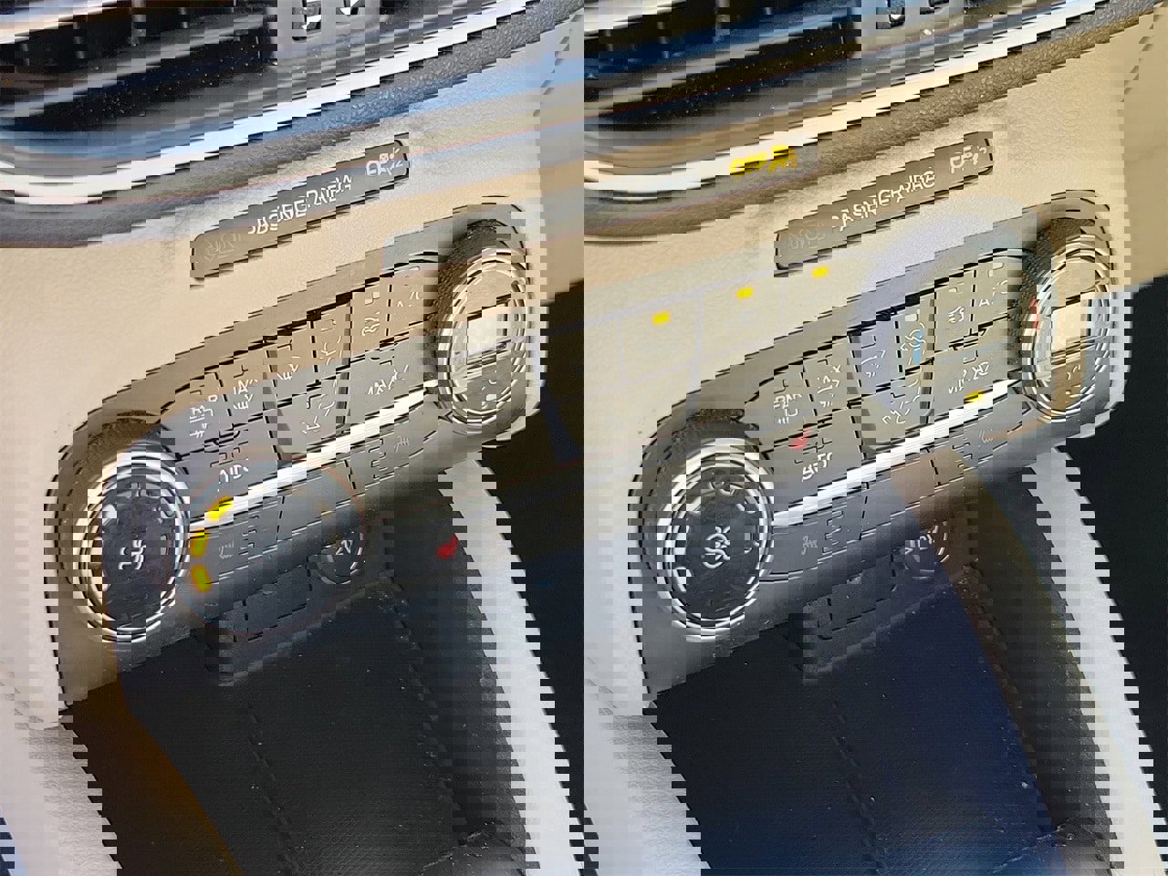 Used 2020 Ford Escape SE image 26