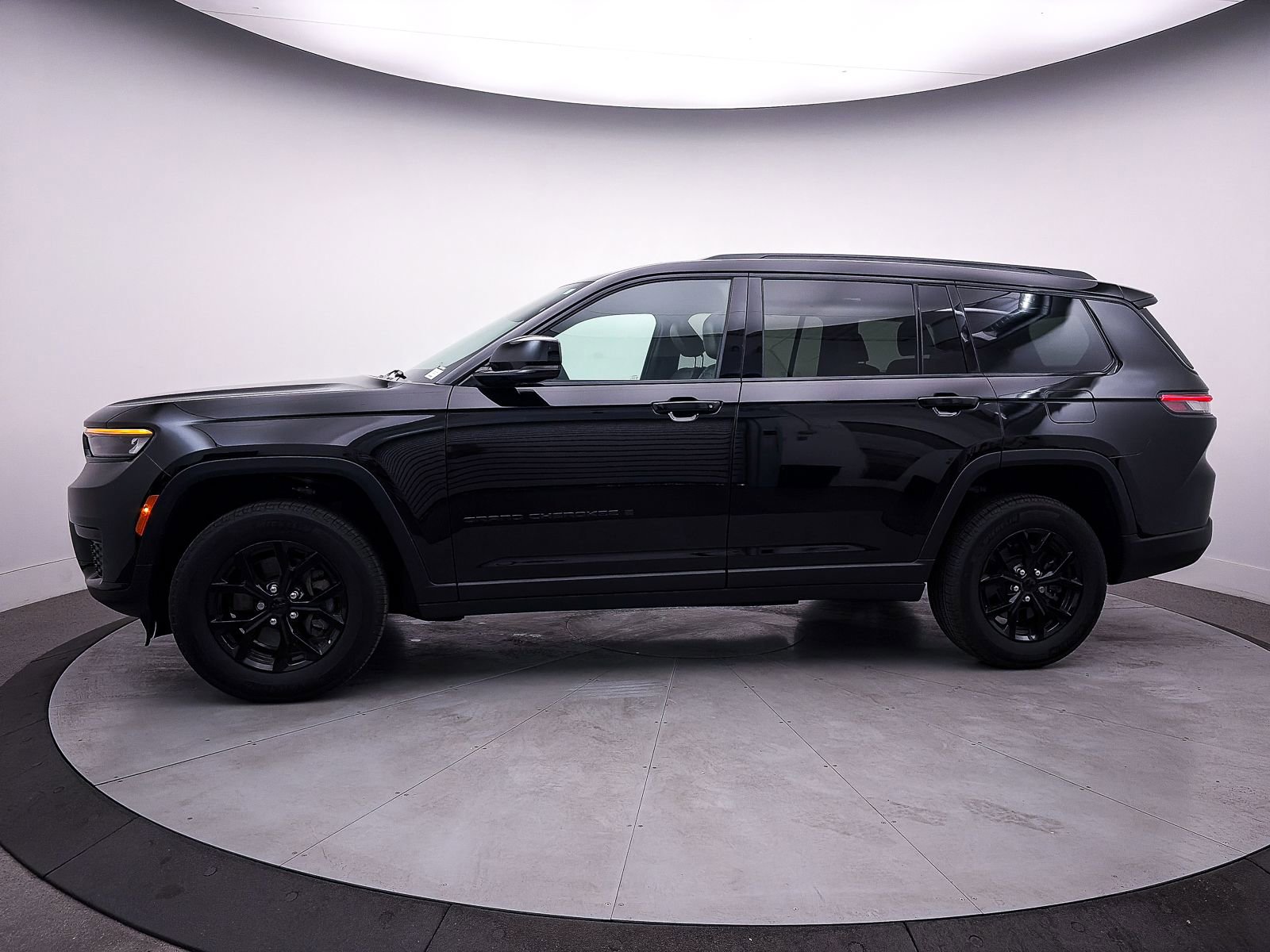 Used 2025 Jeep Grand Cherokee L Altitude AWD/4WD image 41