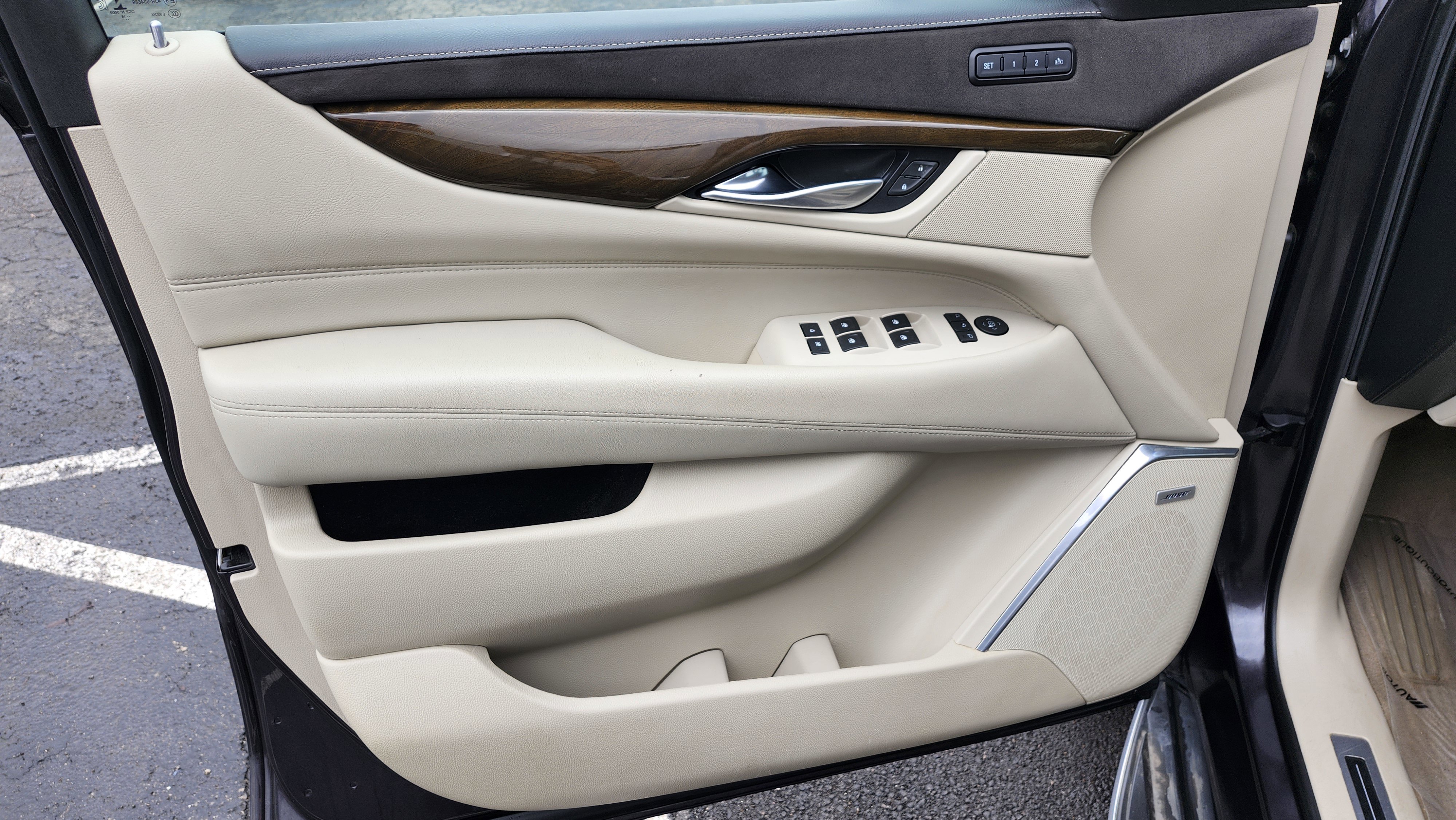 Used 2018 Cadillac Escalade ESV Premium Luxury image 31