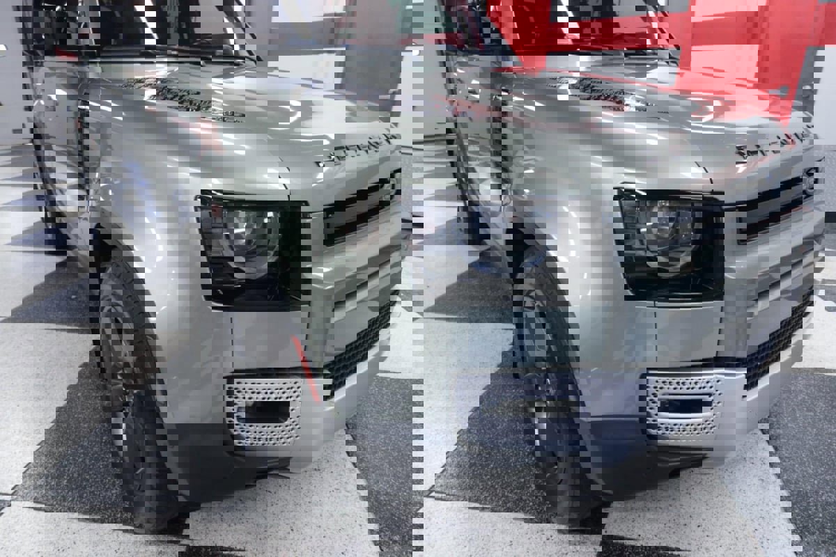 Used 2020 Land Rover Defender 110 SE image 36