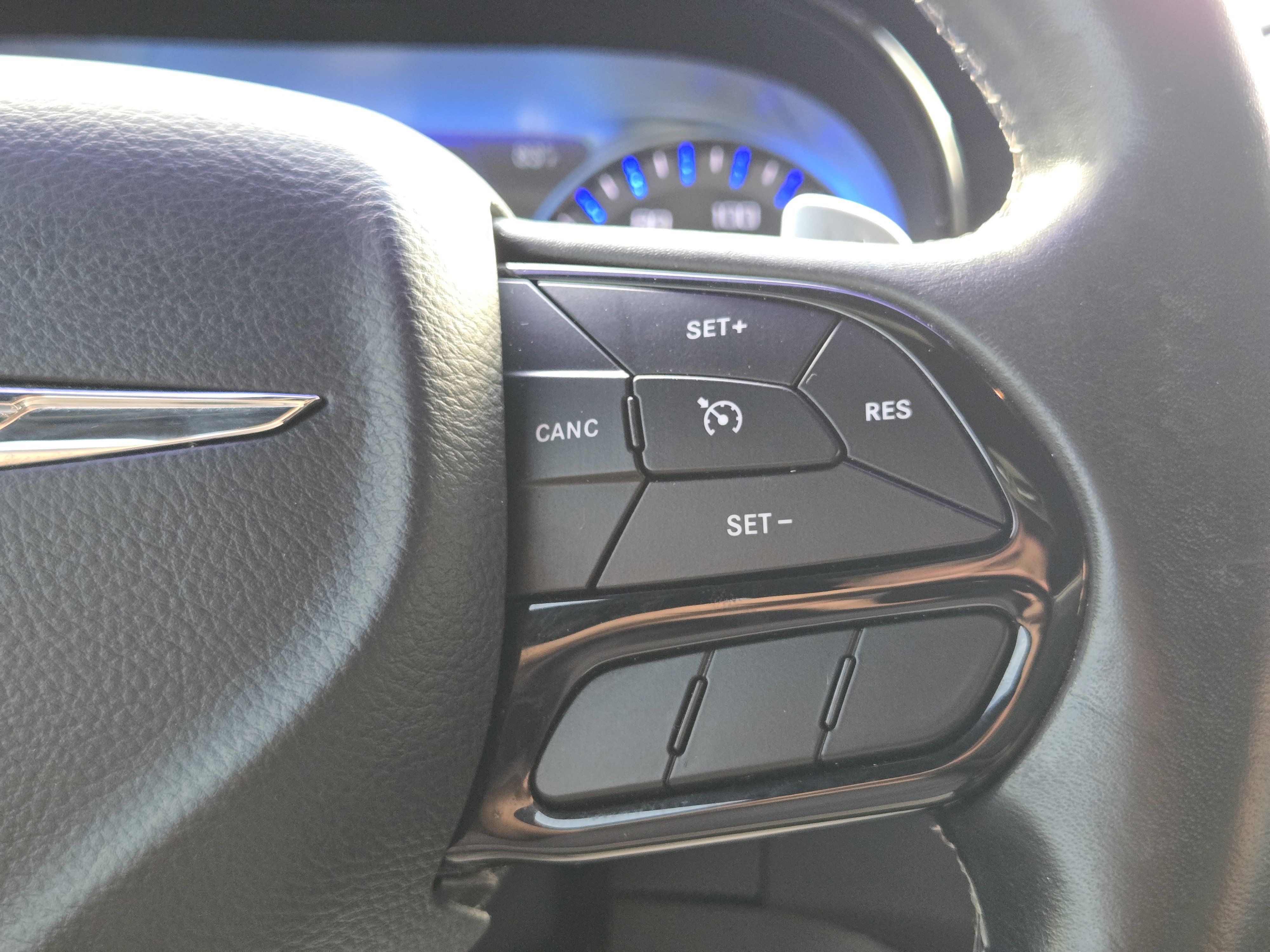 Used 2019 Chrysler 300 S image 28