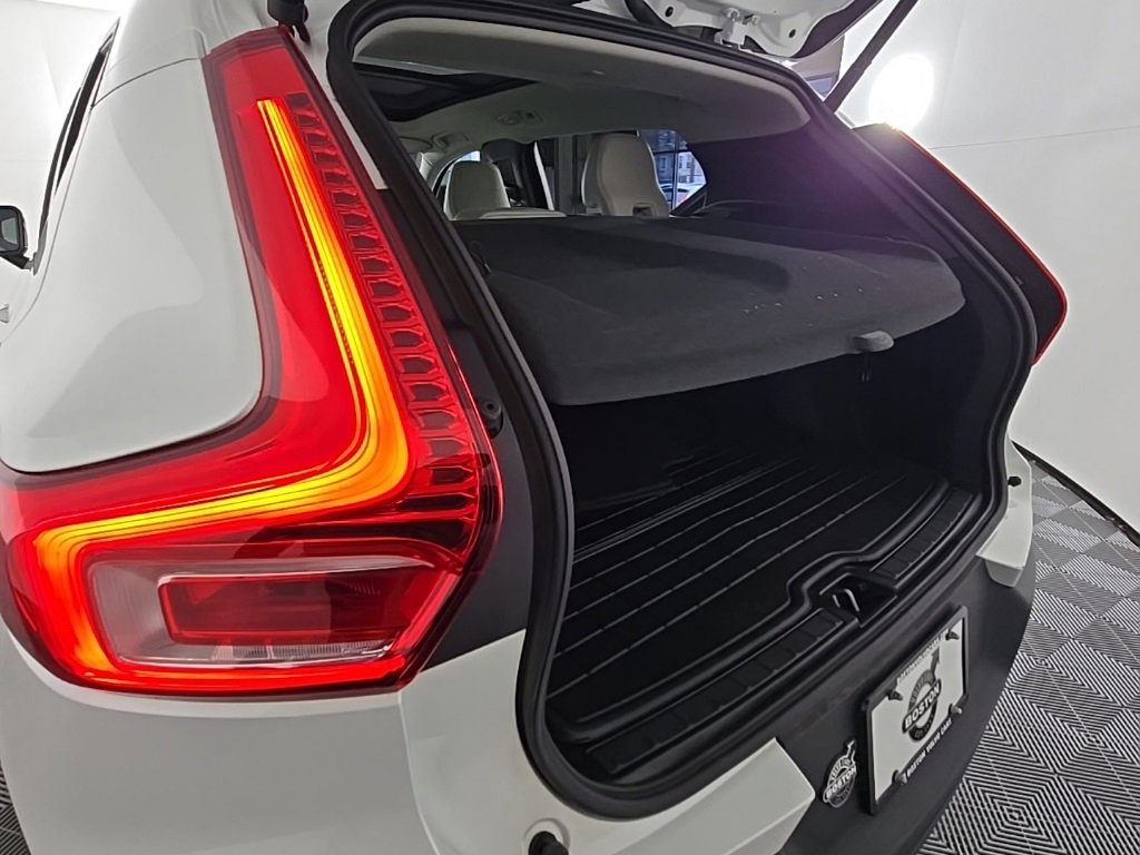 Certified 2023 Volvo XC40 B5 Ultimate w/ Climate Package image 11