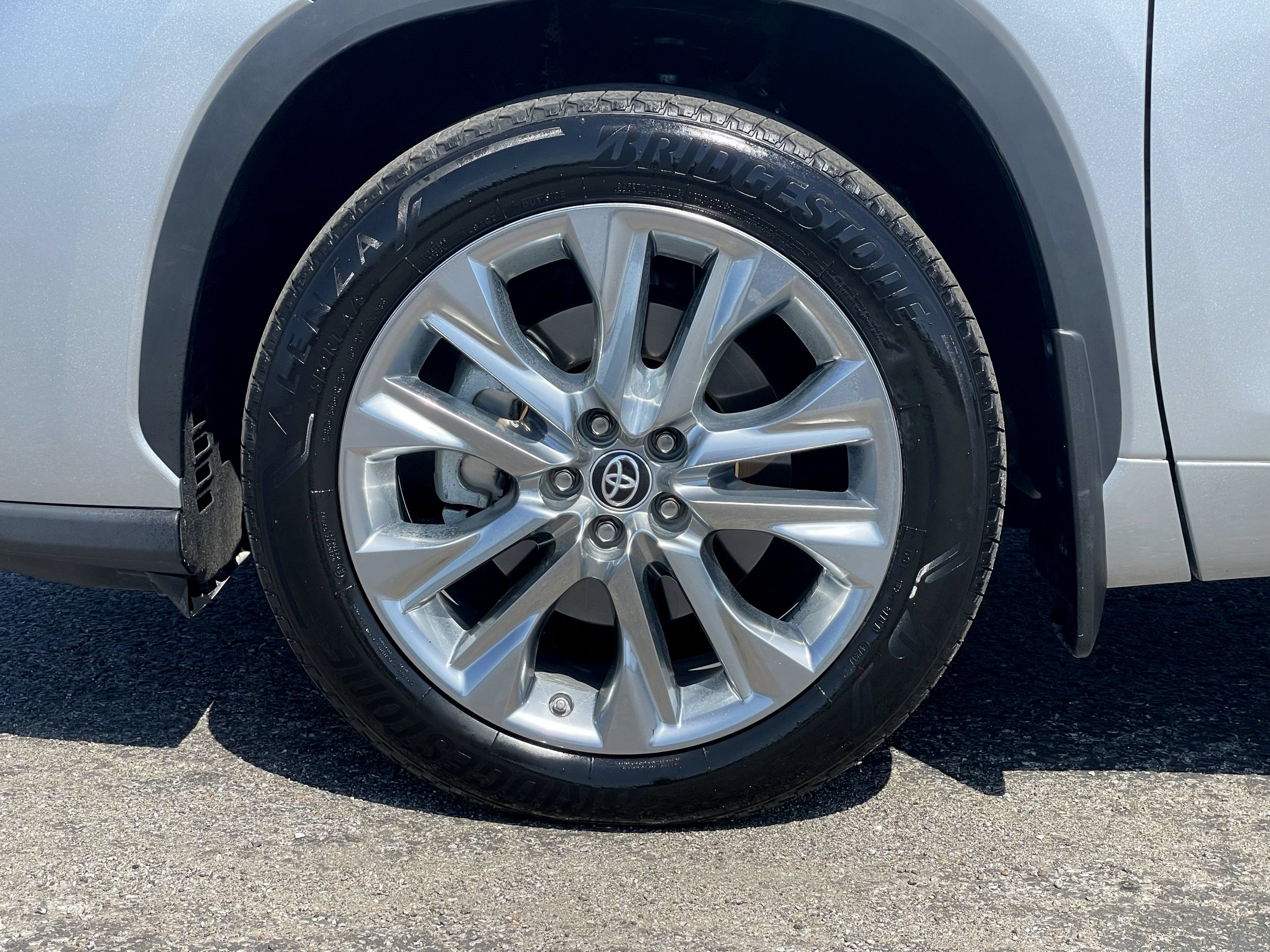 Used 2024 Toyota Highlander Limited AWD/4WD image 10