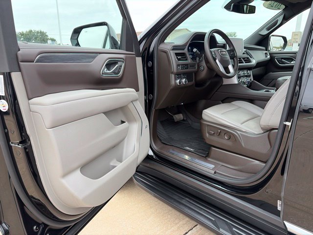Used 2024 GMC Yukon XL SLT w/ SLT Luxury Package AWD/4WD image 9