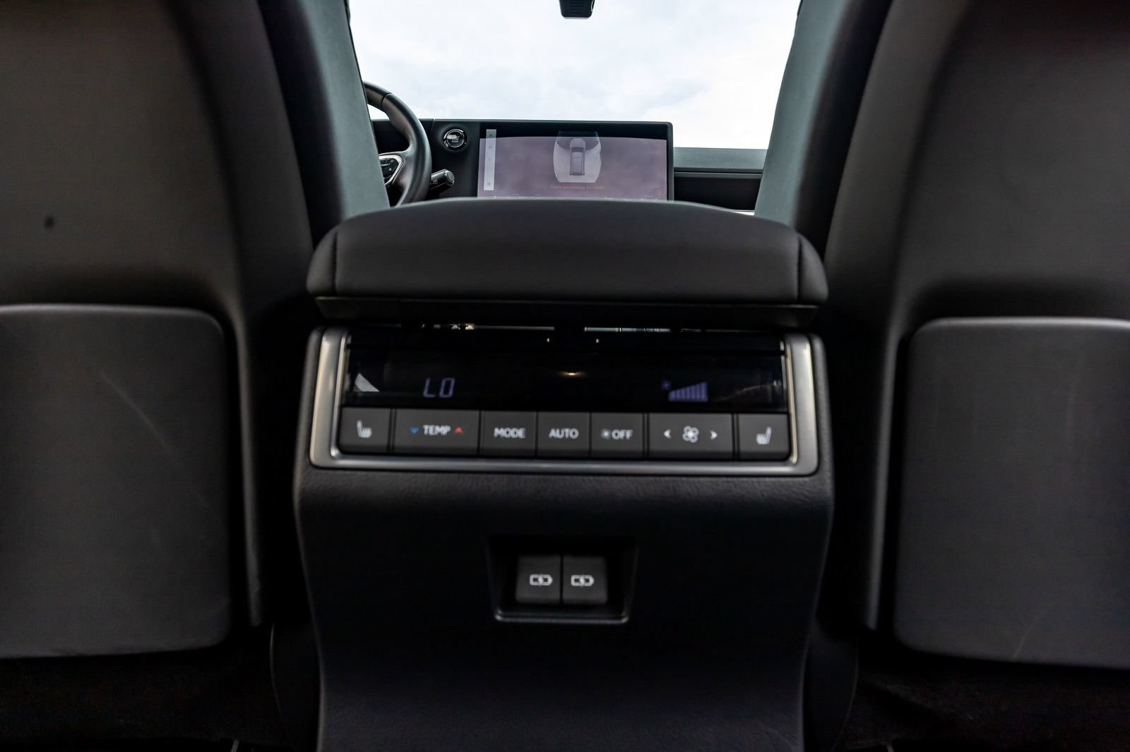 Used 2024 Lexus GX 550 w/ Accessory Package (31) AWD/4WD image 33