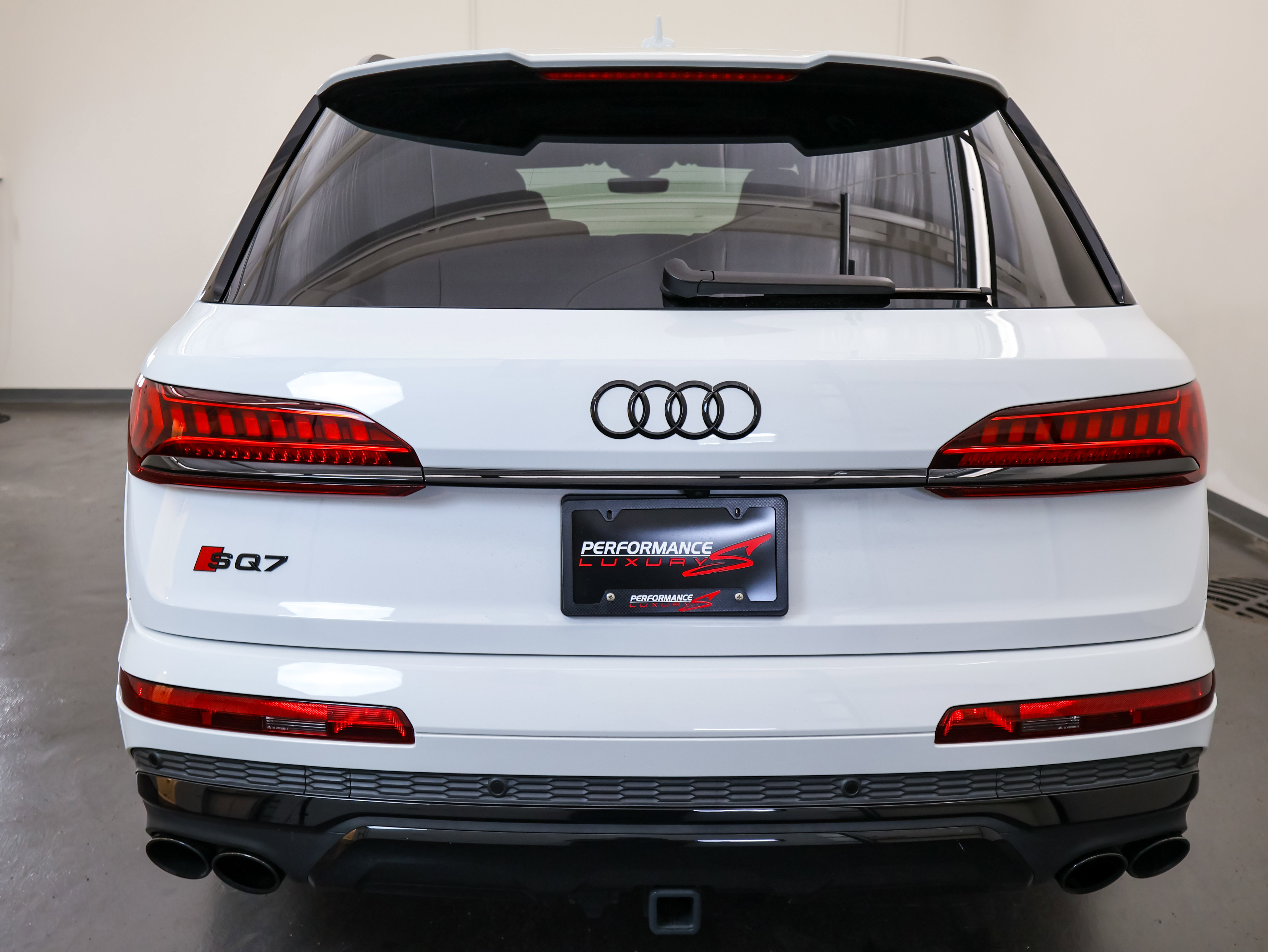 Used 2024 Audi SQ7 Premium Plus w/ Executive Package image 4
