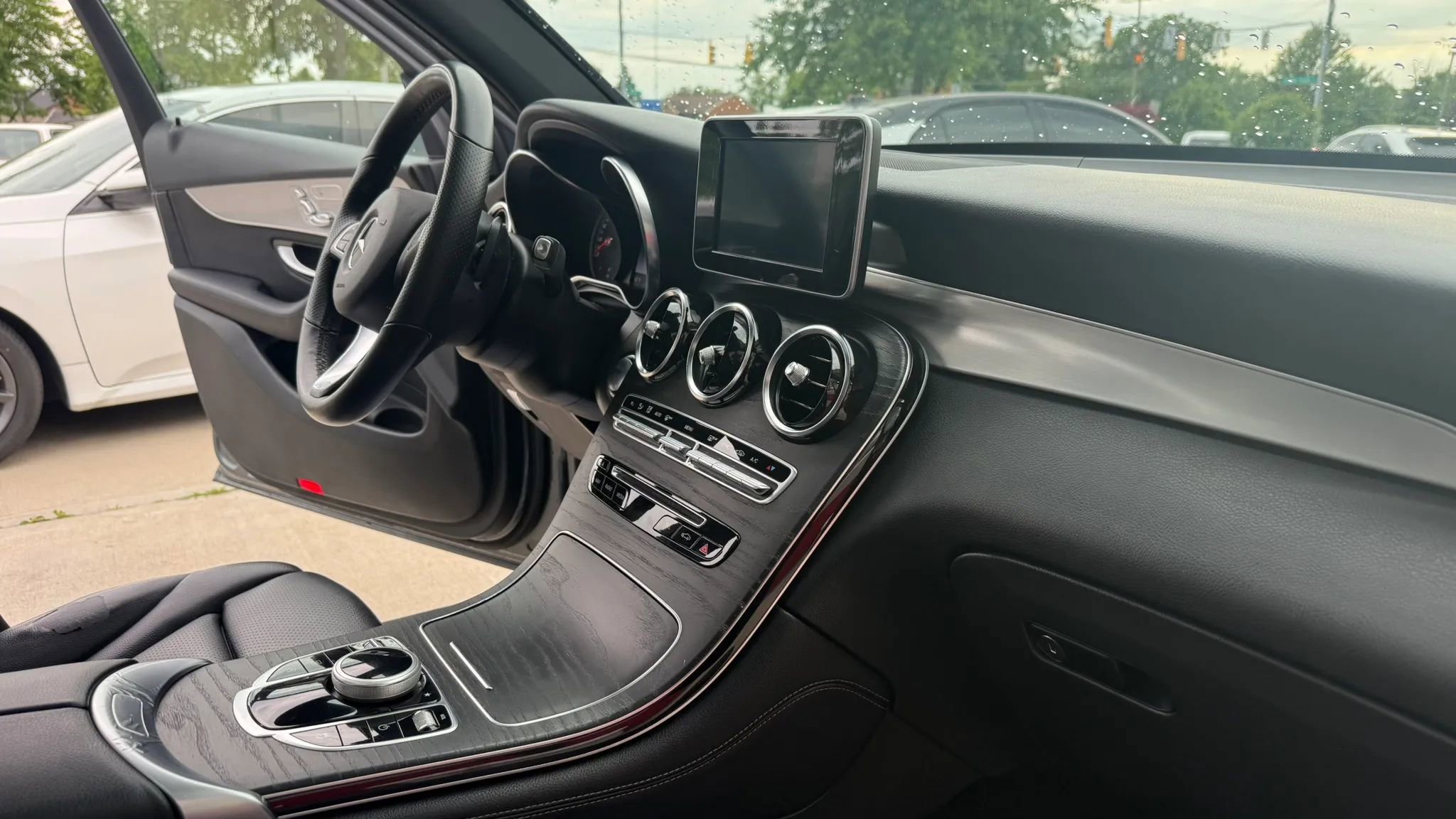 Used 2019 Mercedes-Benz GLC 300 4MATIC image 14