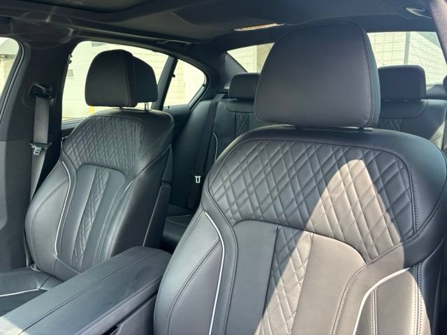 Used 2023 BMW M550i xDrive w/ Executive Package AWD/4WD image 19