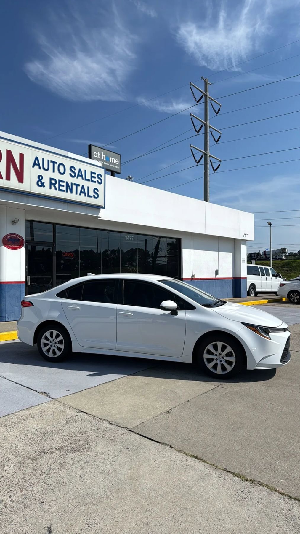 Used 2025 Toyota Corolla LE image 2