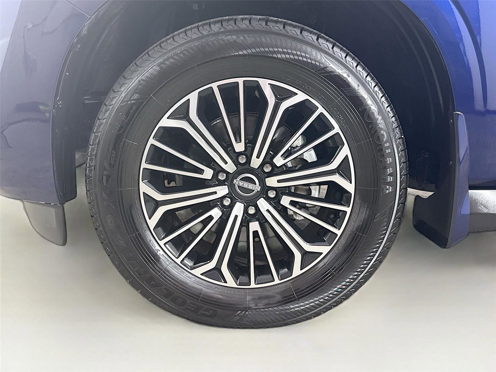 Used 2025 Nissan Armada SL w/ Captain's Chari Seat Package image 35