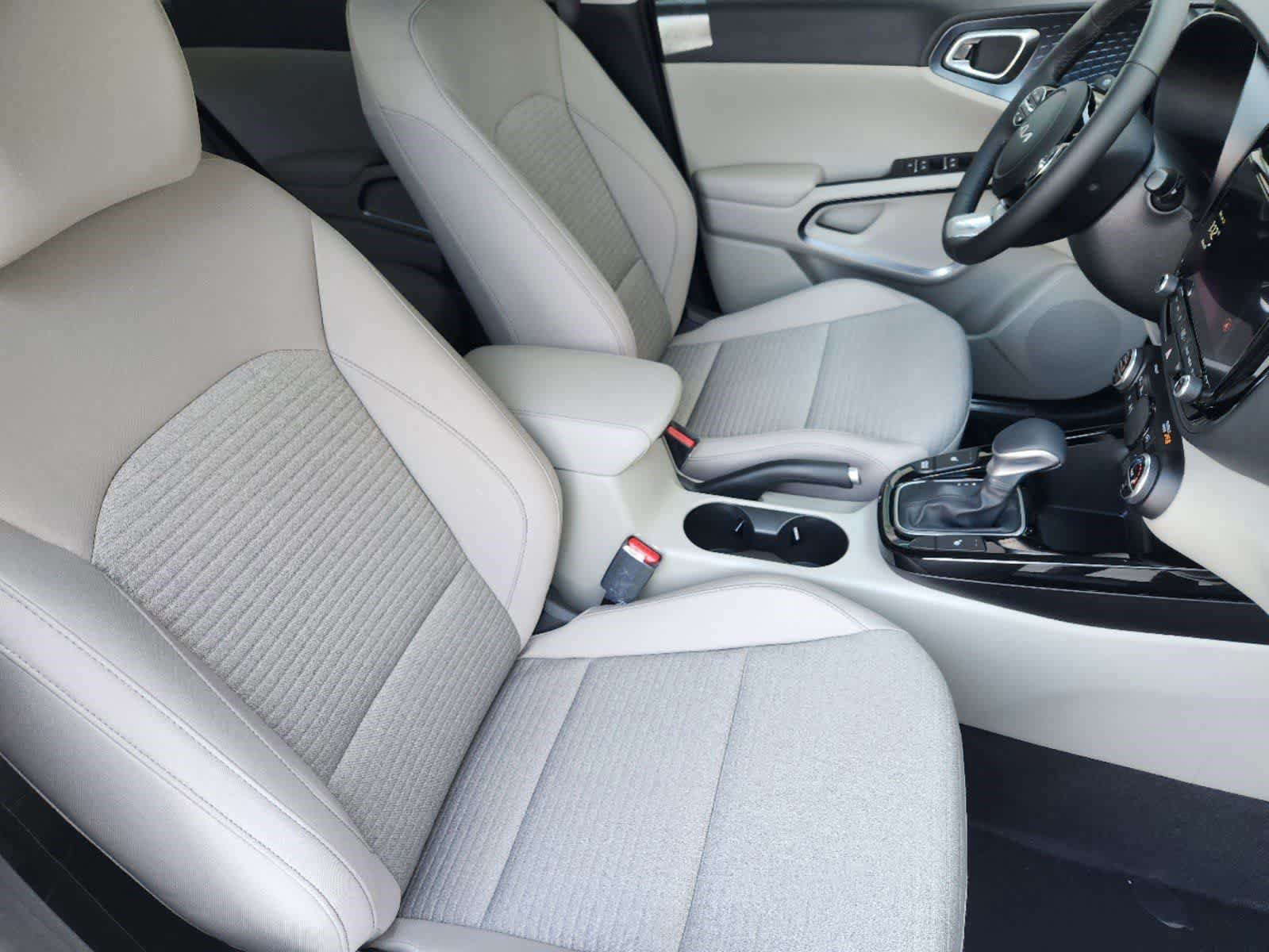 Certified 2025 Kia Soul EX FWD image 12