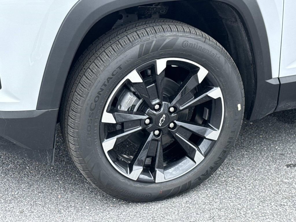 New 2026 Chevrolet Equinox RS w/ Safety and Technology Package FWD image 17