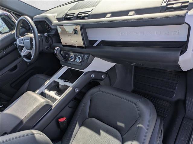 Used 2025 Land Rover Defender 110 X-Dynamic SE image 24