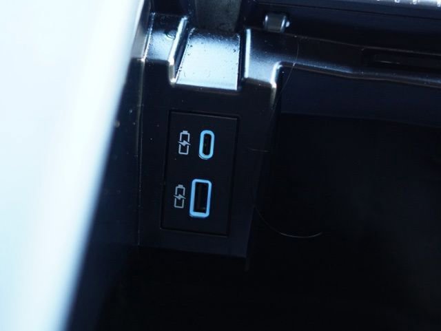 Used 2023 Toyota Sienna XSE image 35