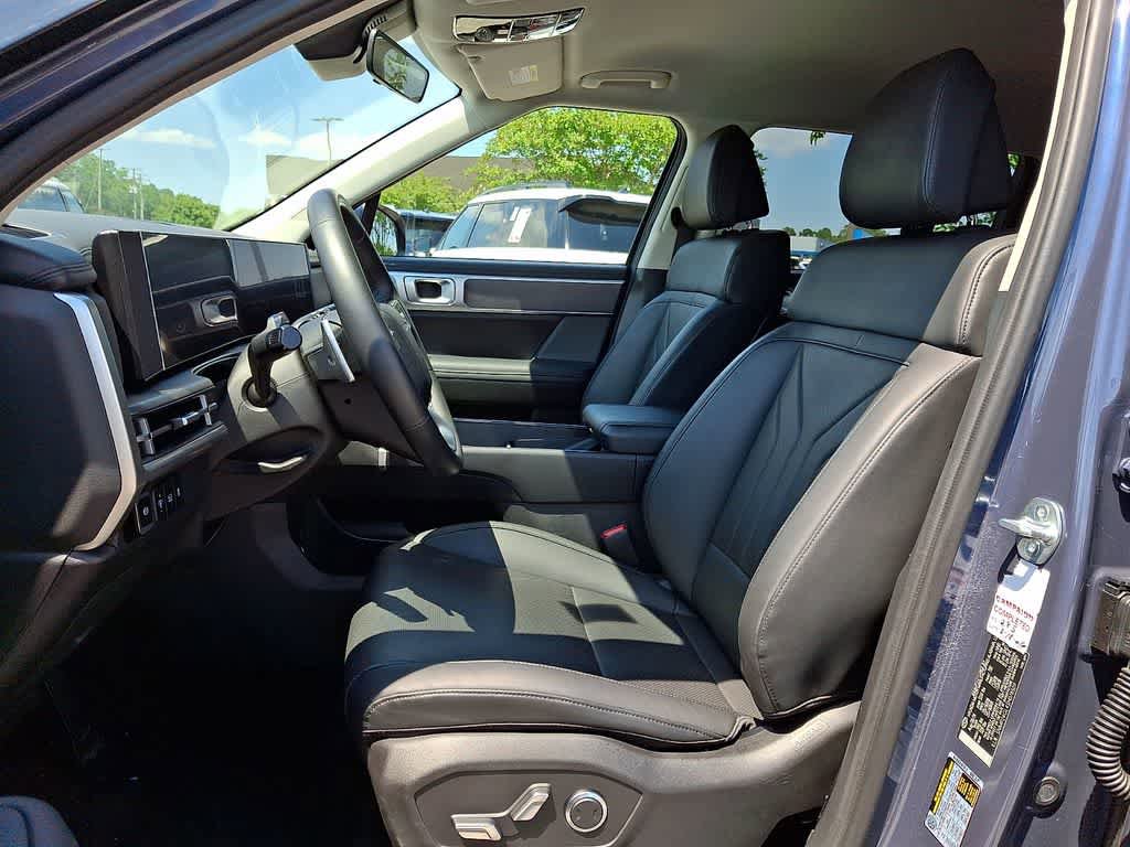 Used 2025 Hyundai Santa Fe SEL FWD image 13