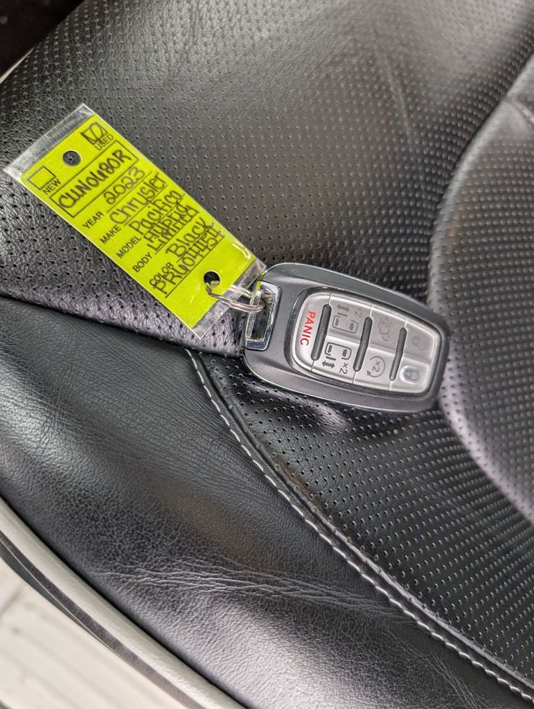 Used 2023 Chrysler Pacifica Limited image 50