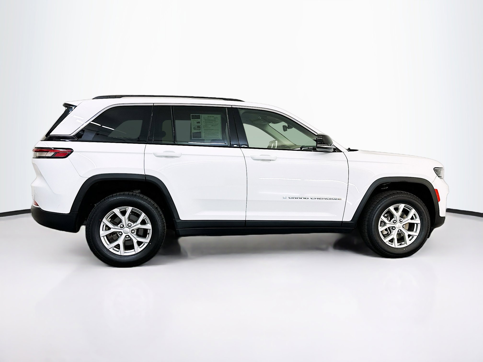 Used 2023 Jeep Grand Cherokee Limited w/ Trailer Tow Prep Group (B) image 10