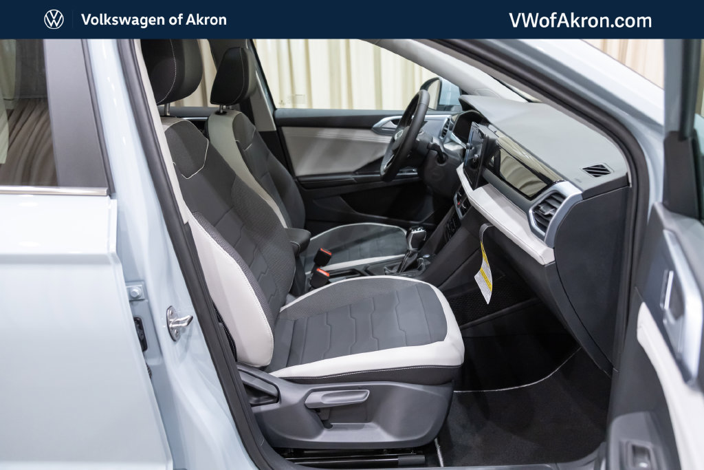 New 2026 Volkswagen Taos SE FWD image 12